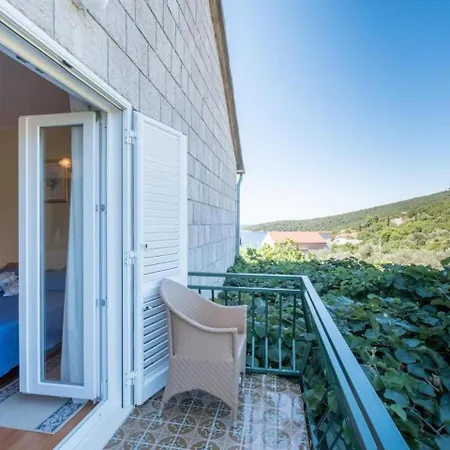 Saulan - One Bedroom With Balcony And Garden View * Molunat