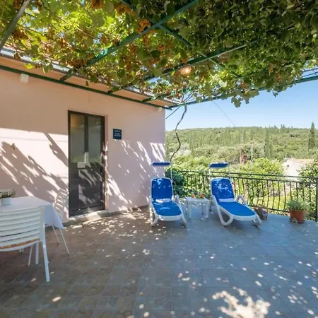 Saulan - One Bedroom With Balcony And Garden View *
