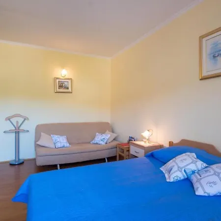 Saulan - One Bedroom With Balcony And Garden View アパート *